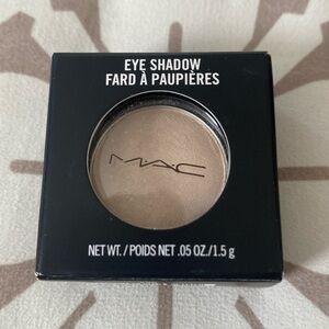 MAC eye shadow Shroom Satin
